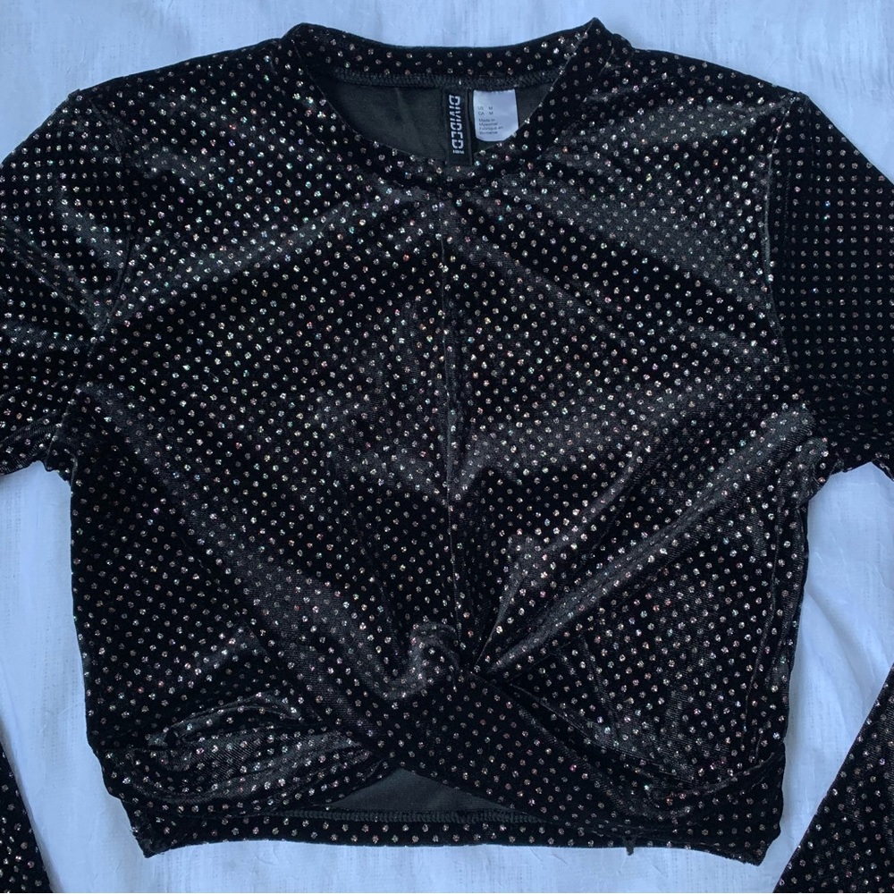 DIVIDED twist front long sleeve velvet top